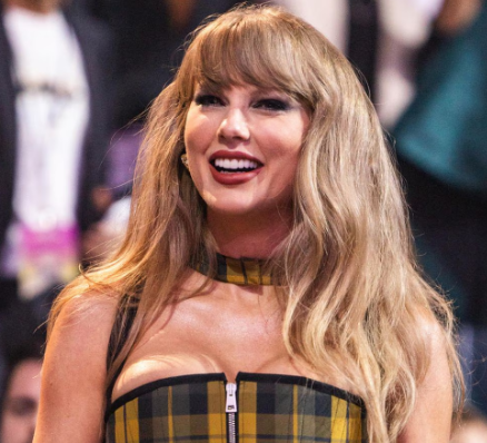 Taylor Swift Reveals Her Favorite Perfume at the 2024 VMAs