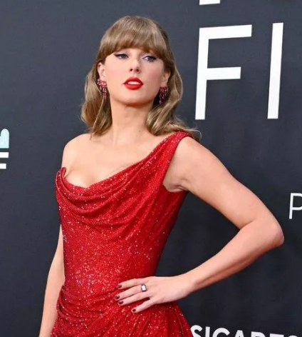 How to Rock the Thigh Chain Trend Like Taylor Swift This Valentine’s Day